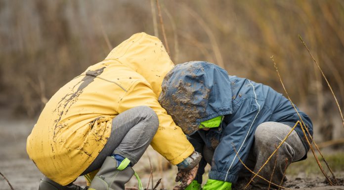 Is it safe for children to play in mud?